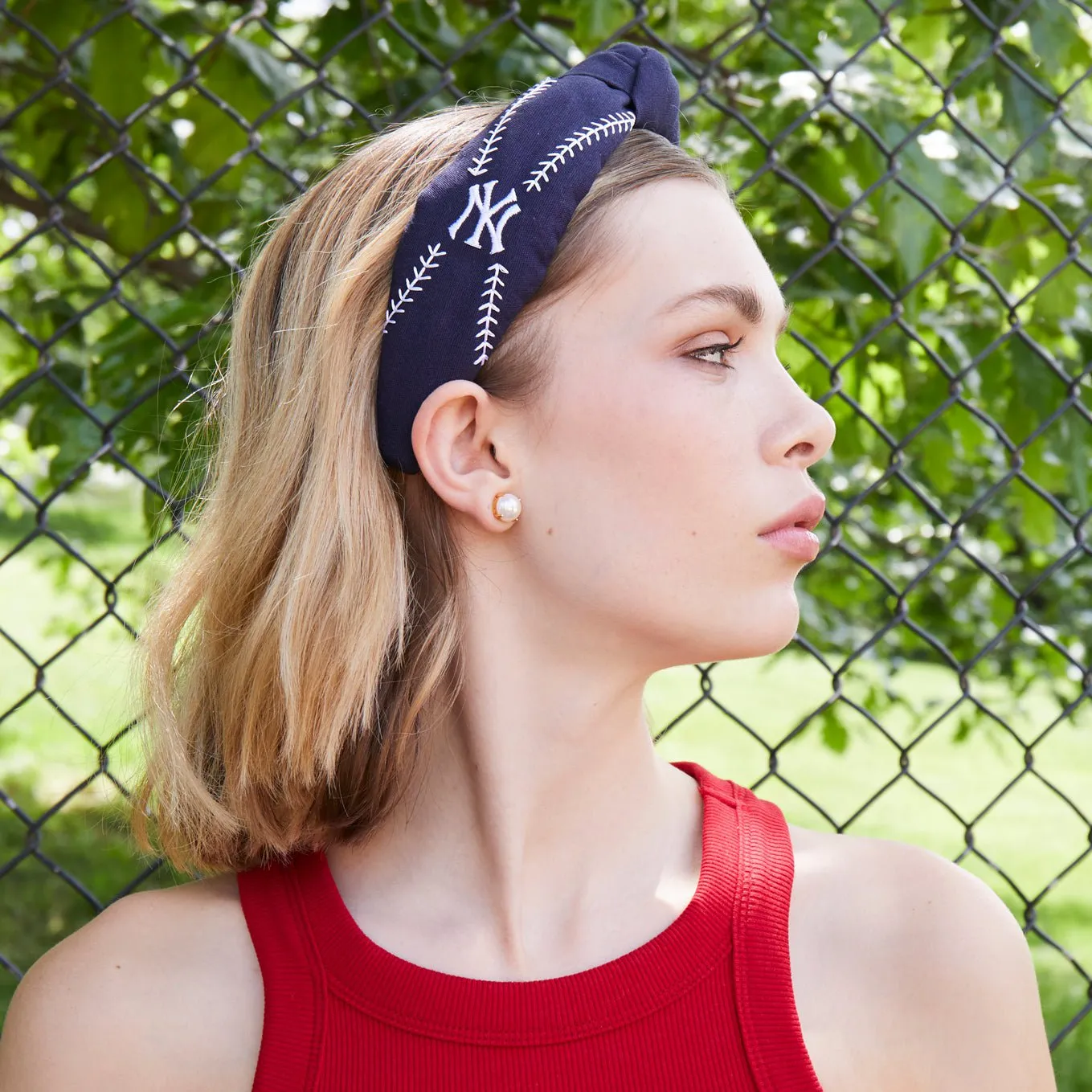NY YANKEES LELE SADOUGHI / MLB NAVY EMBROIDERED KNOTTED HEADBAND