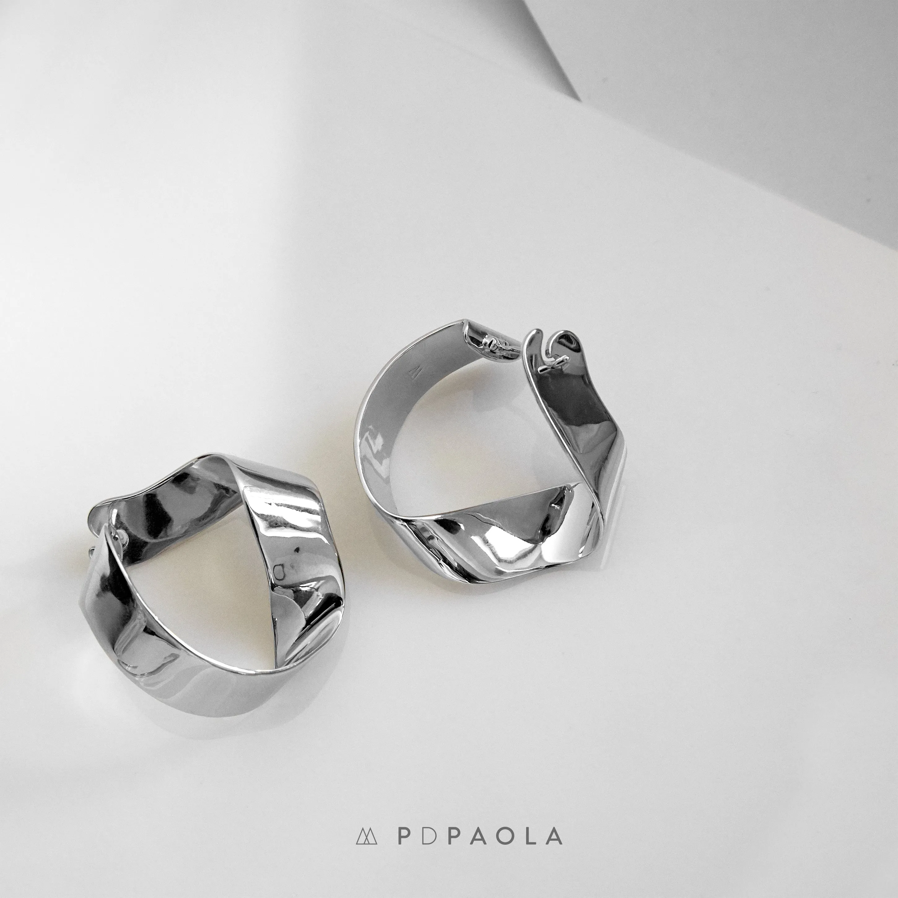 P D PAOLA | Gravity Silver Earrings
